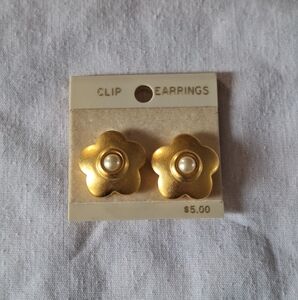 Dead stock Gold Flower Earrings